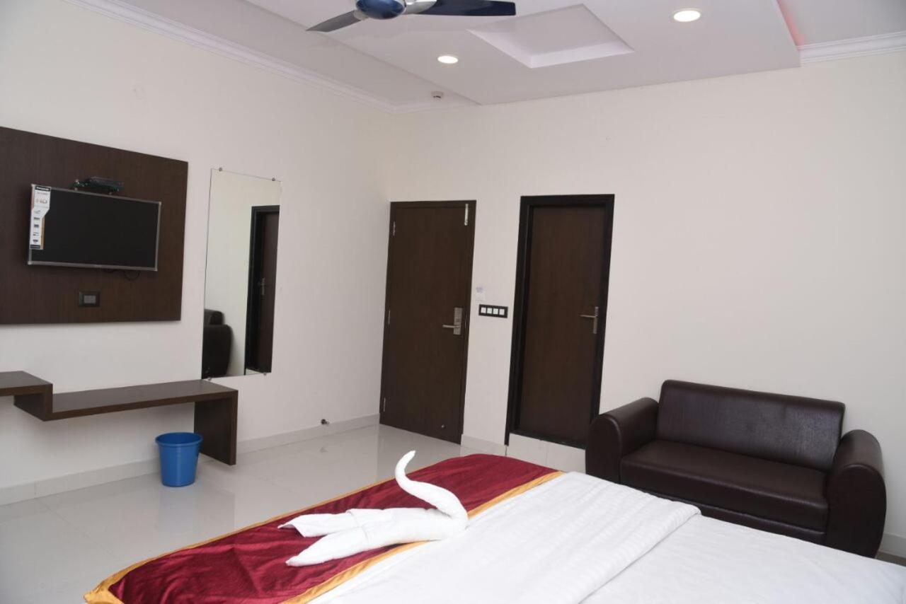 Hotel Grand Kubera Chikmagalur Ngoại thất bức ảnh