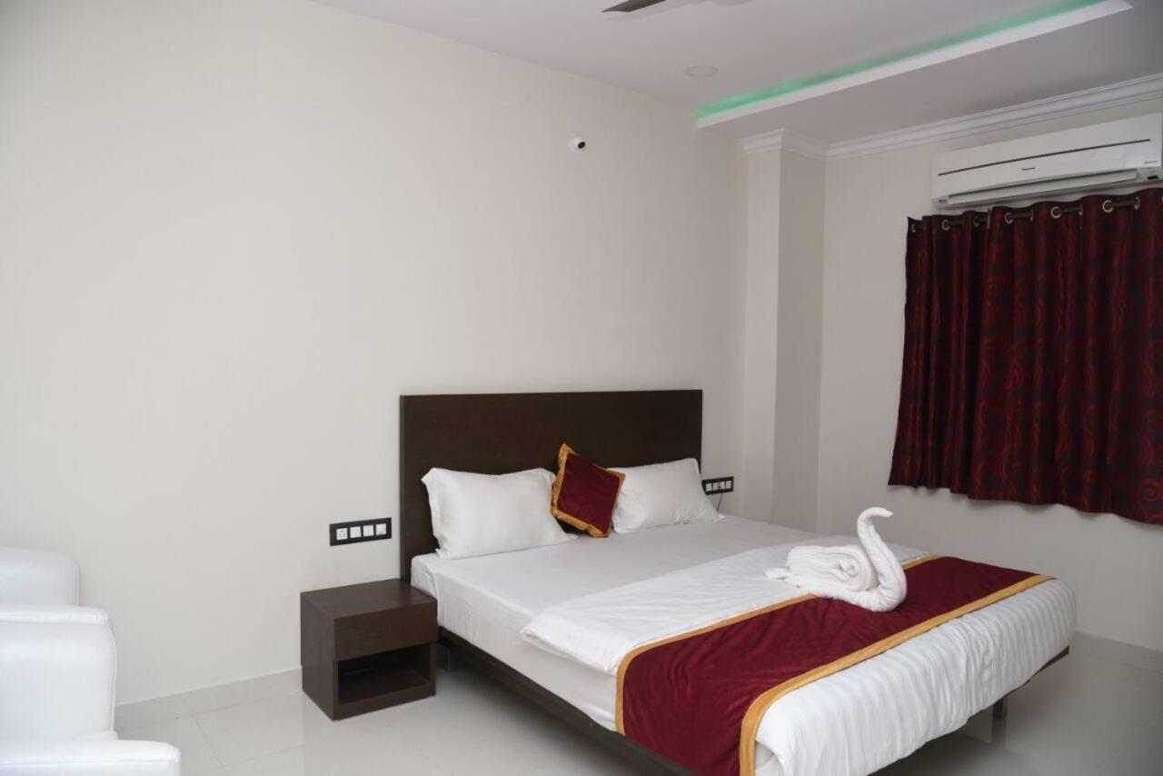 Hotel Grand Kubera Chikmagalur Ngoại thất bức ảnh