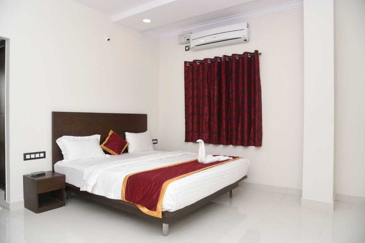 Hotel Grand Kubera Chikmagalur Ngoại thất bức ảnh