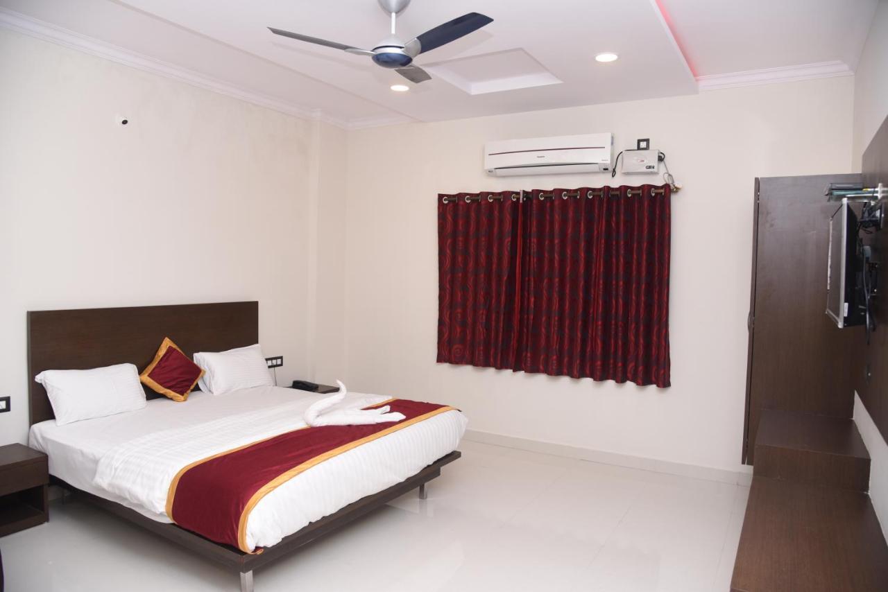 Hotel Grand Kubera Chikmagalur Ngoại thất bức ảnh